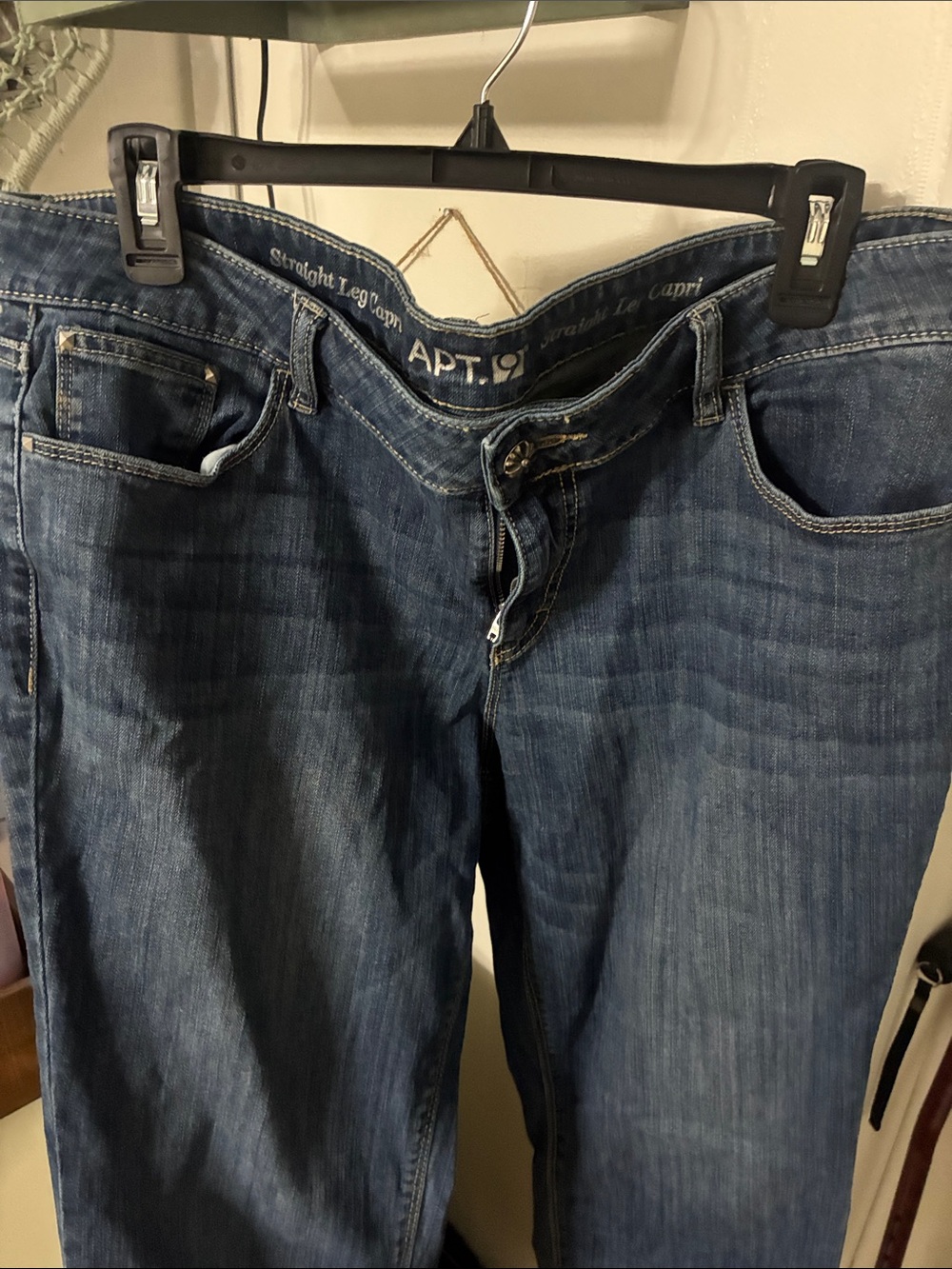 Apt. 9 Women's Straight Leg Capris in Medium Blue Wash